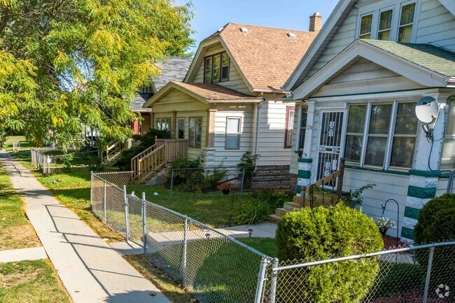 A lot of the homes in Franklin Heights have sidewalks in front and alleys behind for access.