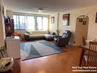 1720 Beacon St Unit 3, Brookline, MA 02445