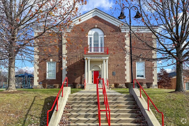 Noyes Elementary School in Brookland also gets a C from Niche.