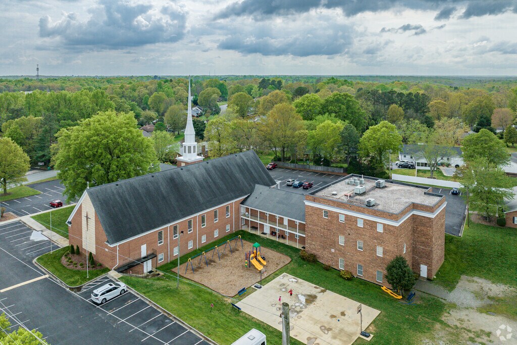 Hayworth Christian School has a 4.8 rating on GreatSchools reviews.