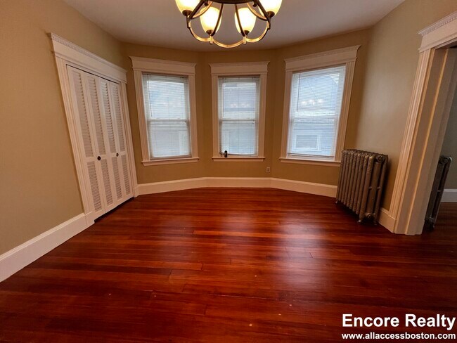 759 Boylston St unit 8, Chestnut Hill, MA 02467 - photo 2