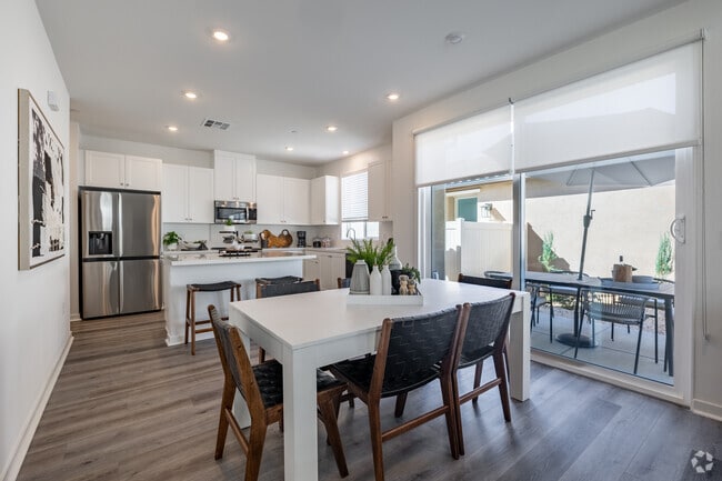 4BR, 3BA - 1,500SF - Kitchen