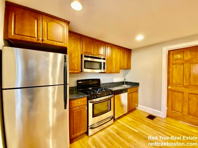 428 Franklin St unit 1L, Cambridge, MA 02139 - photo 4