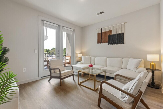 5820 1/2 Cameron Rd unit FL2-ID1303392P, Austin, TX 78723 - photo 3