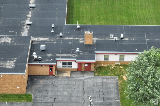 Redbank Valley Intermediate School is a public school.