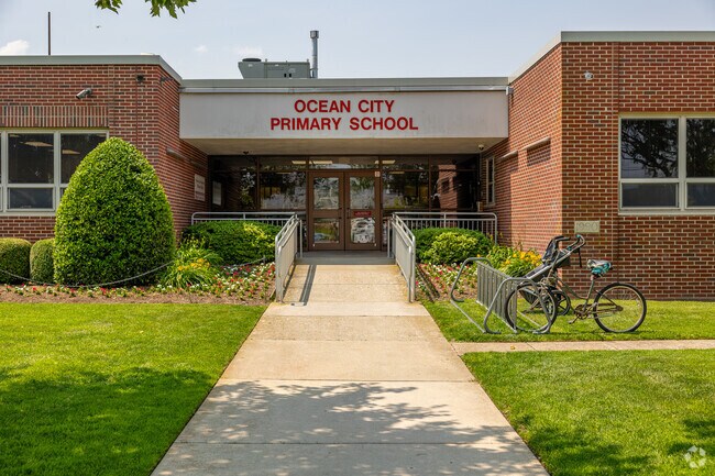 Ocean City Primary School has 280 students in grades PK, K-3.