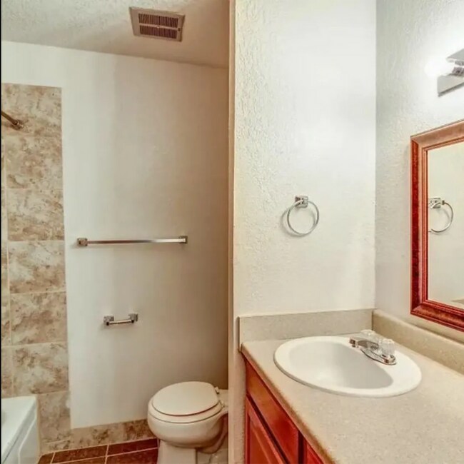 Unicorn Apartments 12204 NW Heady Ave, Ferrelview, MO