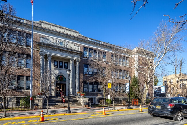Washington School provide every student with the opportunity for learning and discovery.