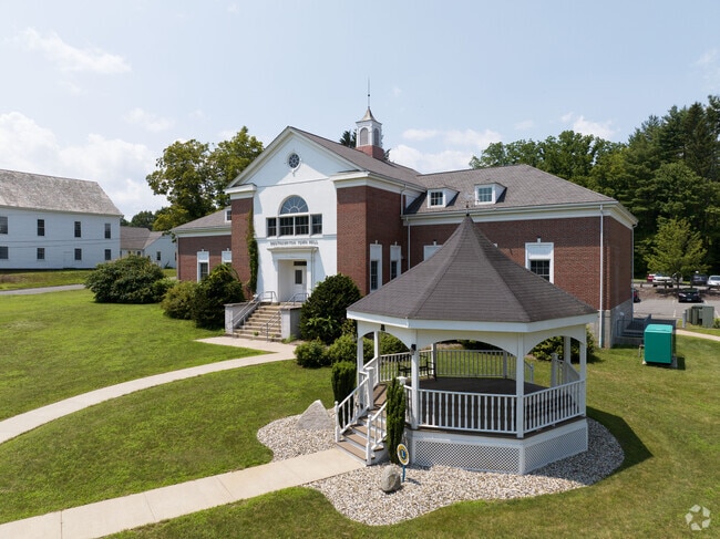 Southhampton's town hall has a lovely gazebo to enjoy in the town of Southampton.