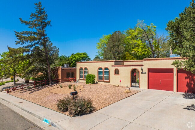 Many mature trees can be found throughout Loma del Rey.