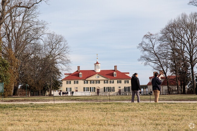 Visit our first presidents home and take a guided tour at Mount Vernon.