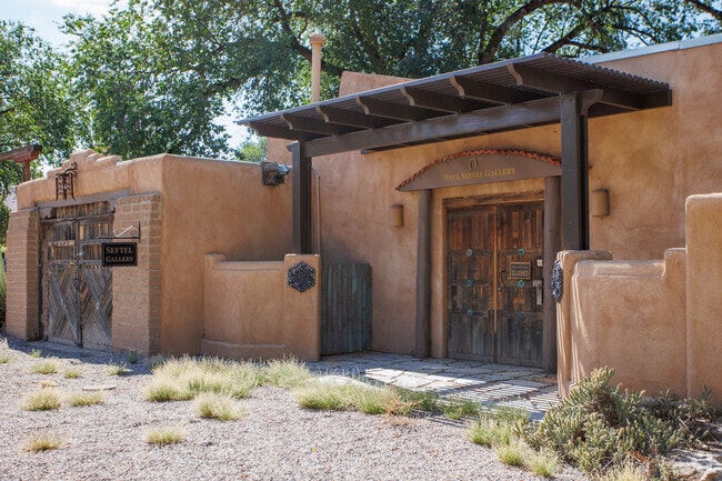 Seftel Galley is one of the many popular art galleries around Los Cerillos.