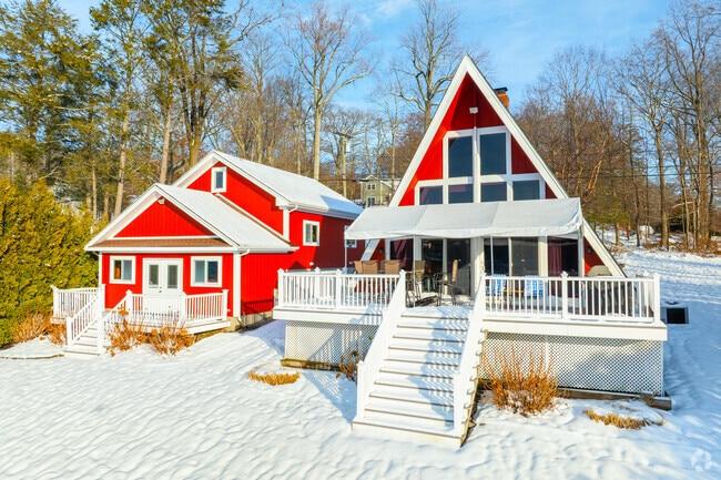 Winchester Center showcases historic New England-style homes.
