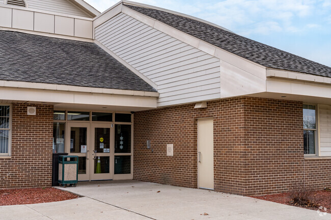 Geer Park Elementary School, Entrance.