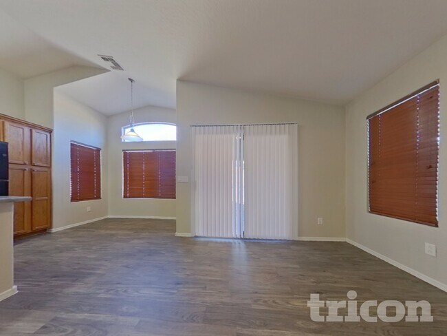 25862 W Whyman St, Buckeye, AZ 85326 - photo 6