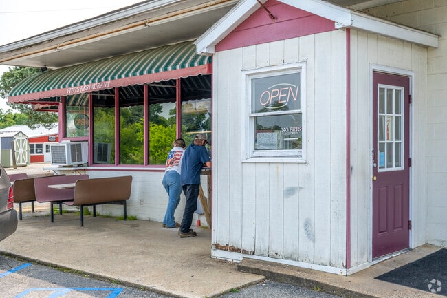 Vito's is a takeout restaurant along Anderson Highway featuring Italian cuisine.