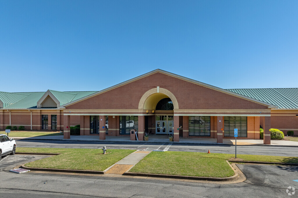Unity Grove Elementary School teaches over 760 students.