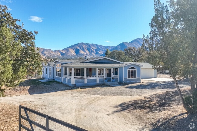 Spacious ranch style homes in Bodfish.