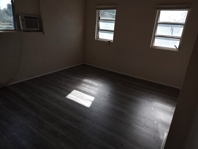 538 State St, North Fort Myers, FL 33903 - photo 4