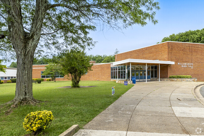 Welcome to Williamsburg Middle School in Arlington.