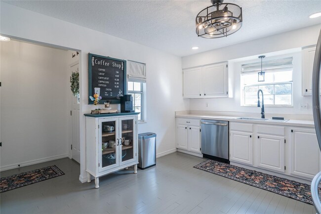 37340 Derbyshire Dr, Zephyrhills, FL 33542 - photo 7