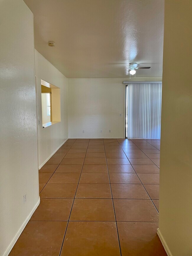 1048 E Susan Ln, Tempe, AZ 85281 - photo 4
