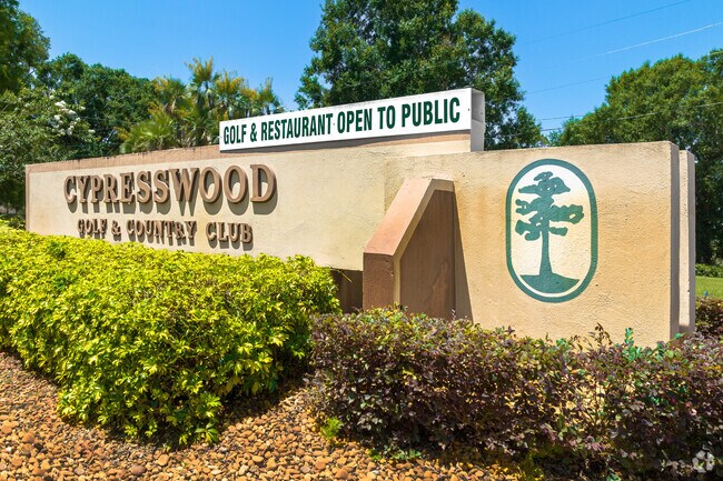 The Cypresswood community is an exclusive, master planned community located in Winter Haven.