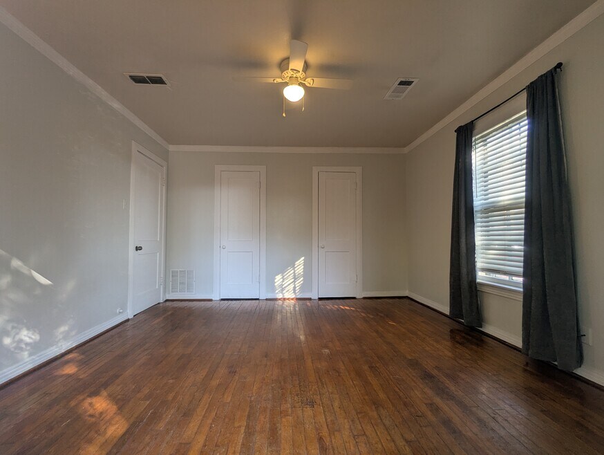 900 Mccormick St unit 2, Denton, TX 76201 - photo 1