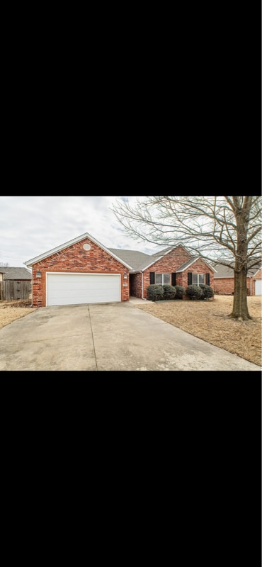 2584 N Shadow Crest Dr, Fayetteville, AR 72704