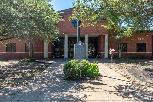 Open the door to possibilities at Fannin Elementary School.