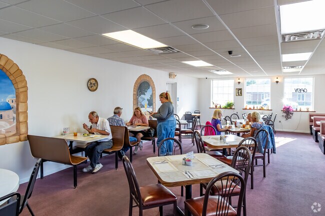 Head down Union Avenue from Mansion Park and enjoy The Athenian Cafe.