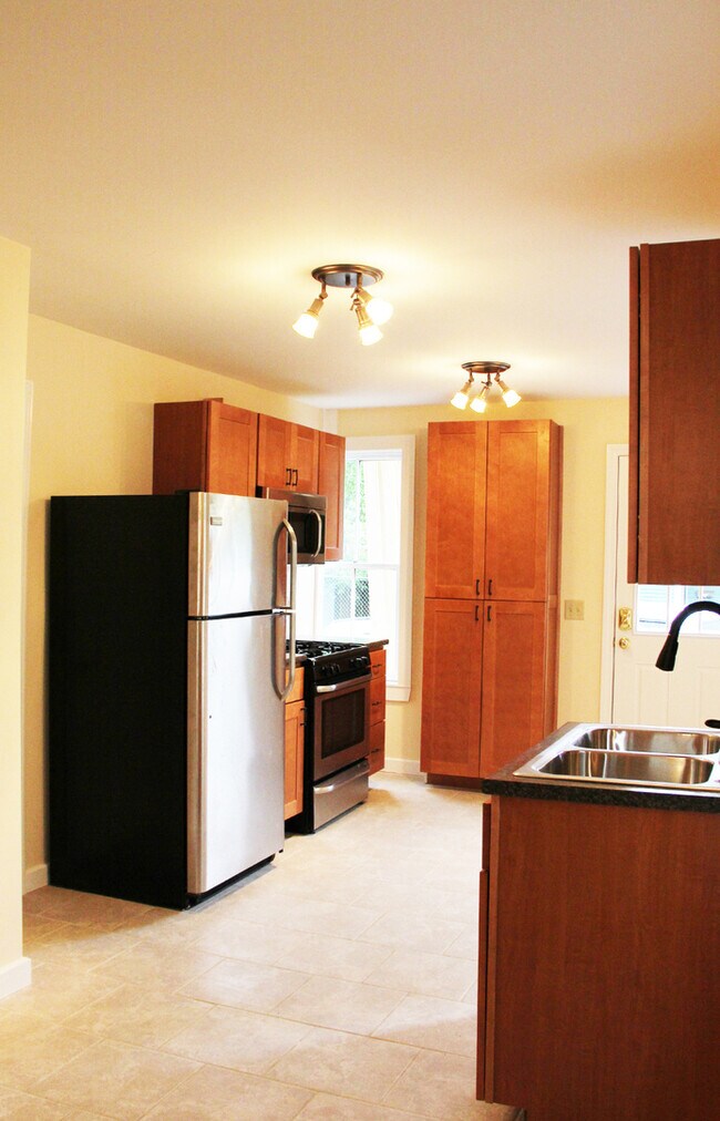 39 Peru St unit 1, Burlington, VT 05401 - photo 2