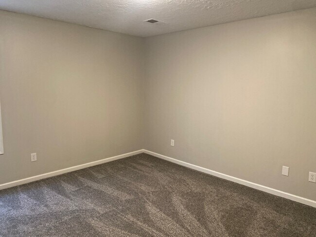 68 Old Oak Cir, Jackson, TN 38305 - photo 5