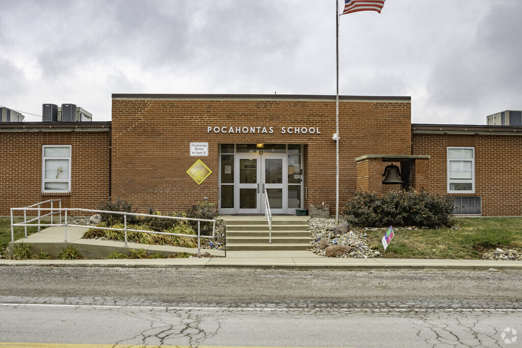 Pocahontas Elementary School provides education in the neighborhood of
Bond County.
