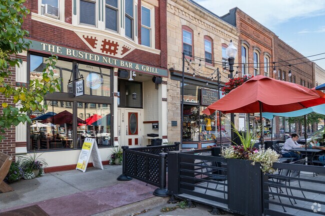 Many restaurants in downtown Hastings offer outdoor seating in the summer.