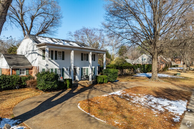 True to its name, Greentrees' streets are lined with large shade trees.
