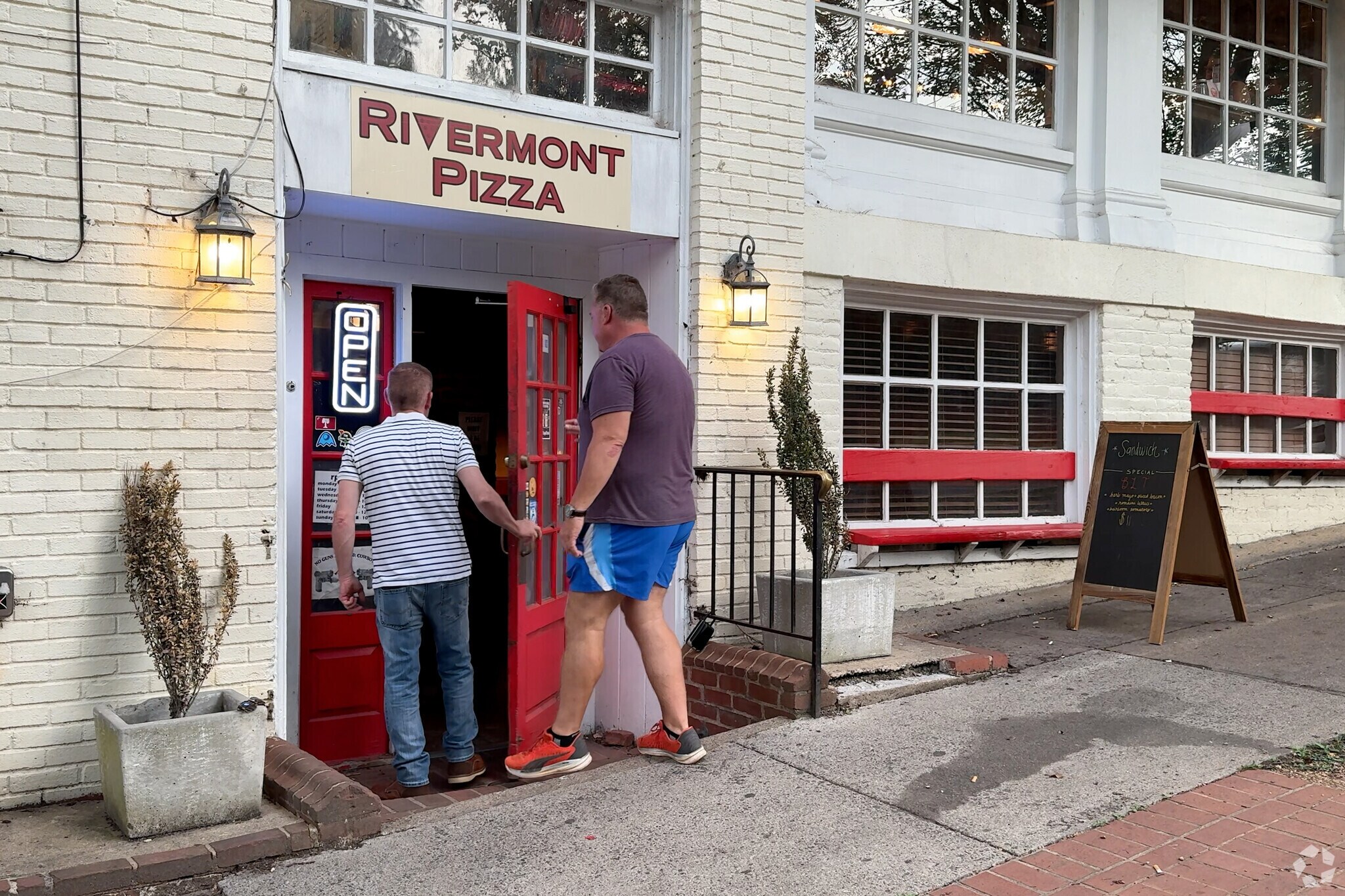 Rivermont Pizza is a popular dive bar offering great food and drinks in Riverside.