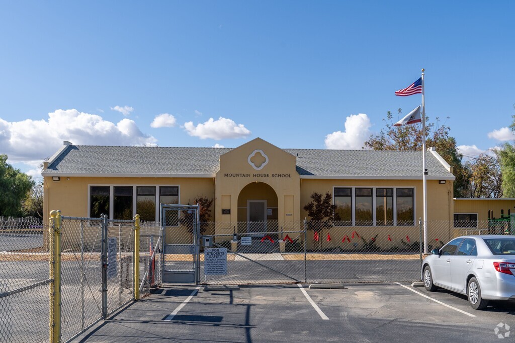 Mountain House Elementary School serves students in the Eastern Alameda County community.