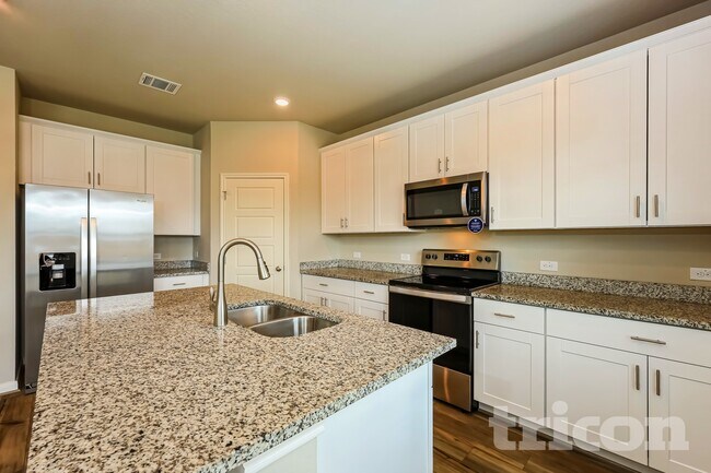 13507 Paxton Blvd, Saint Hedwig, TX 78152 - photo 6