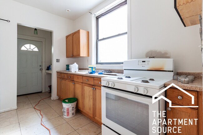 900 W Belle Plaine Ave unit 1, Chicago, IL 60613 - photo 4