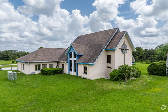 Esther's School-Hudson has 59 students in grades K-12.