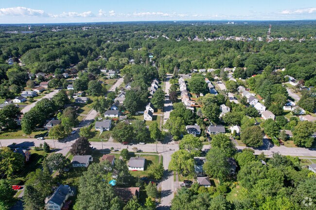 The North Deering neighborhood offers beautiful scenery and landscapes.