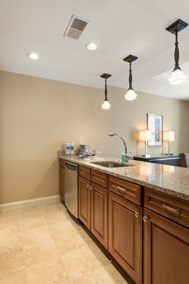 The Chase, Saint Louis, MO 63108 - photo 6