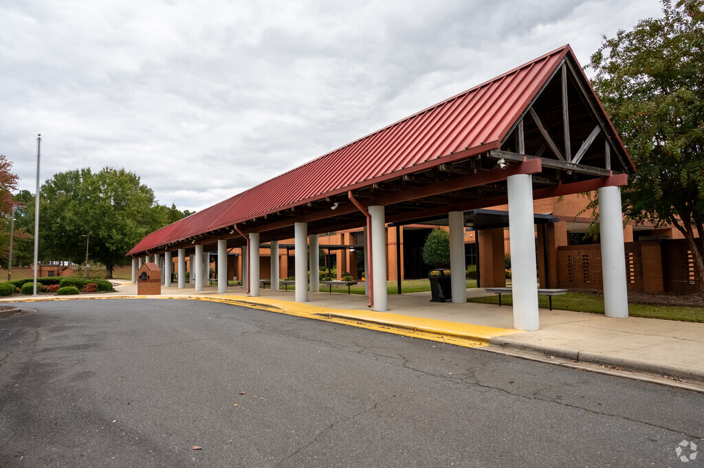 Griggs Road Elementary School provides education in the neighborhood of 
Outlying York County.