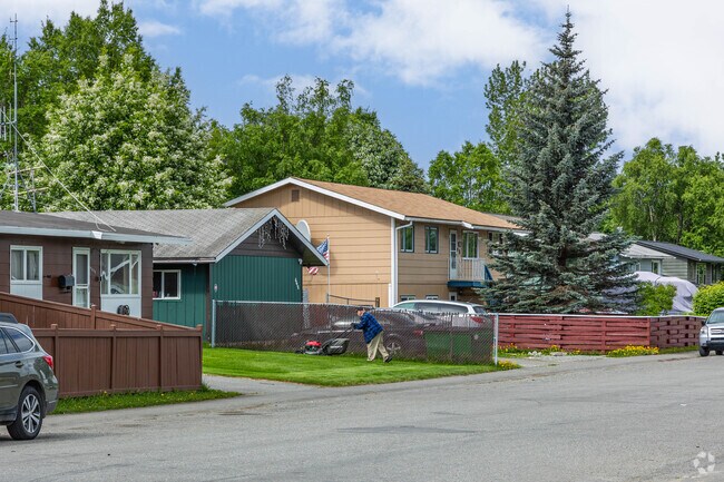 Single-family homes in Russian Jack Park can be ranch-style, split levels, and raised ranches.