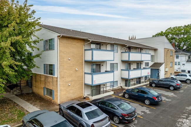 Chartwell Apartments, Topeka, KS 66612 - photo 2