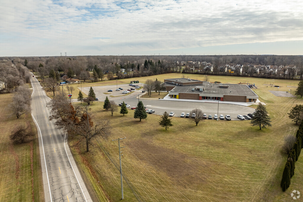 Savage Road Elementary School is a public school in Belleville.