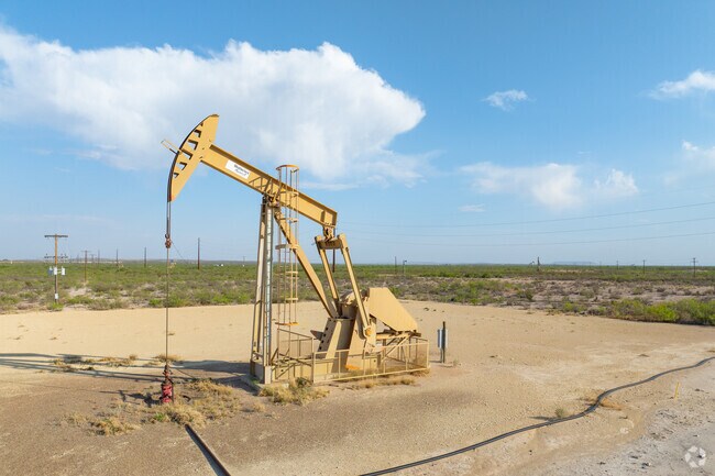 With a prosperous industrial sector, its own municipal airport and one of the lowest living costs in the nation, Pecos is an oil oasis in West Texas.