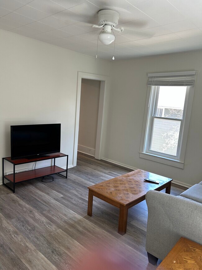 1425 3rd Ave S unit Main Floor, Fargo, ND 58103 - photo 3