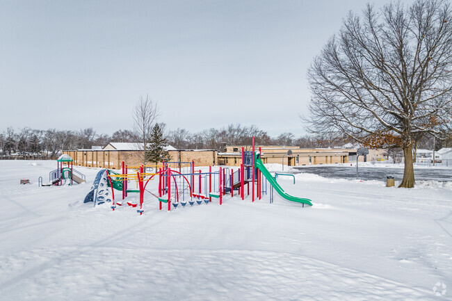Fairview Elementary School is an excellent options for parents in Hoffman Estates, IL.